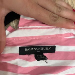 BANANA REPUBLIC PINK AND WHITE STRIPED BUTTON UP SHIRT